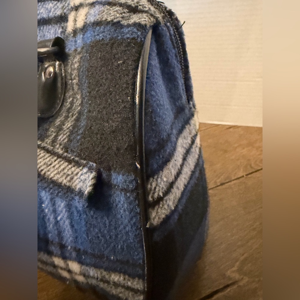 SACHI insulated cooler lunch tote bag in a blue tartan flannel design - Picture 2 of 5